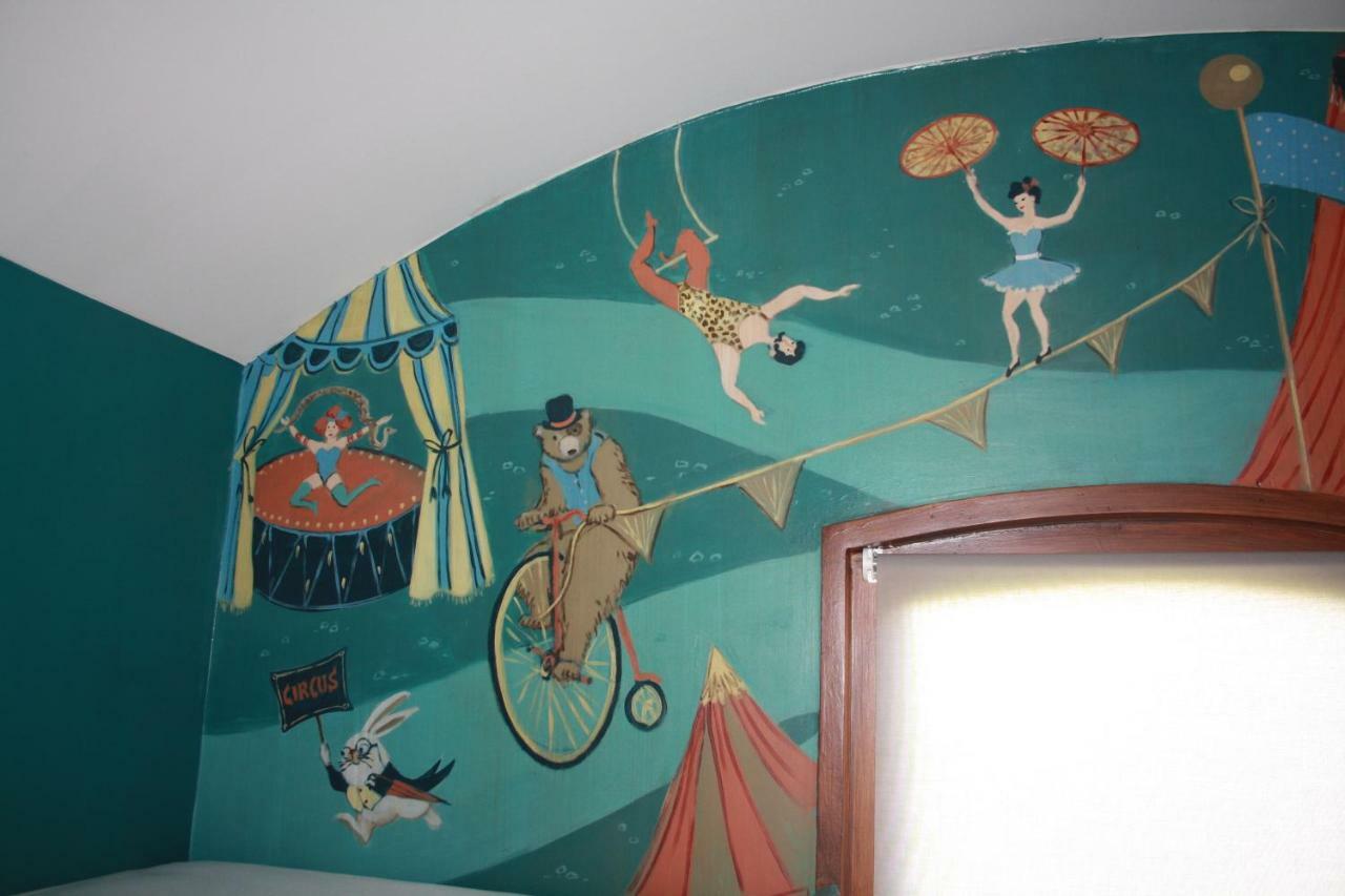 La Roulotte Circus Des Grillots Hotel Beaulon Exterior foto
